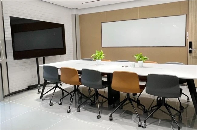 How Interactive Whiteboards Empower Employees How Interactive Whiteboards Empower Employees